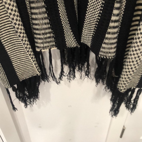 Do everything for love| Kimono shawl sweater| Women’s|. OSFM Black Cream Bo ho - Picture 4 of 11